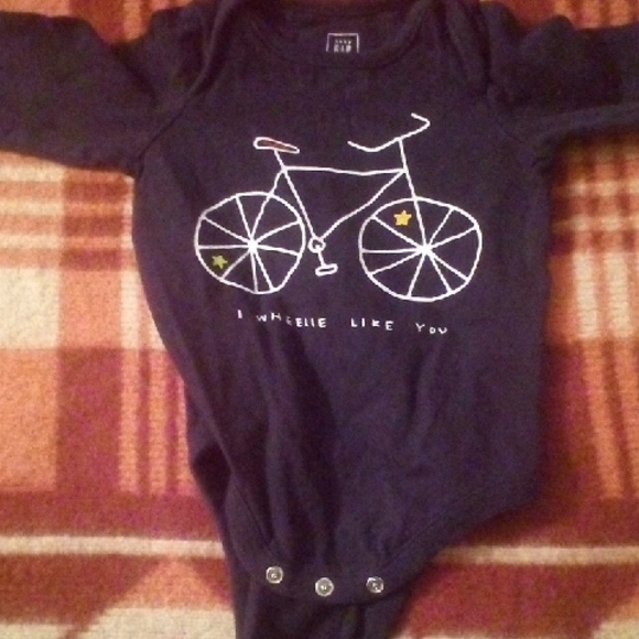 Old Navy Light Gray Kids Bodysuit - Picture 6 of 8